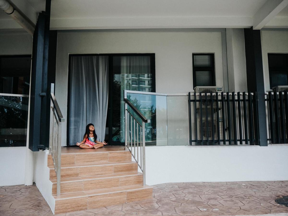 Timur Bay Groundfloor Pool & Seaview Kuantan Exterior photo